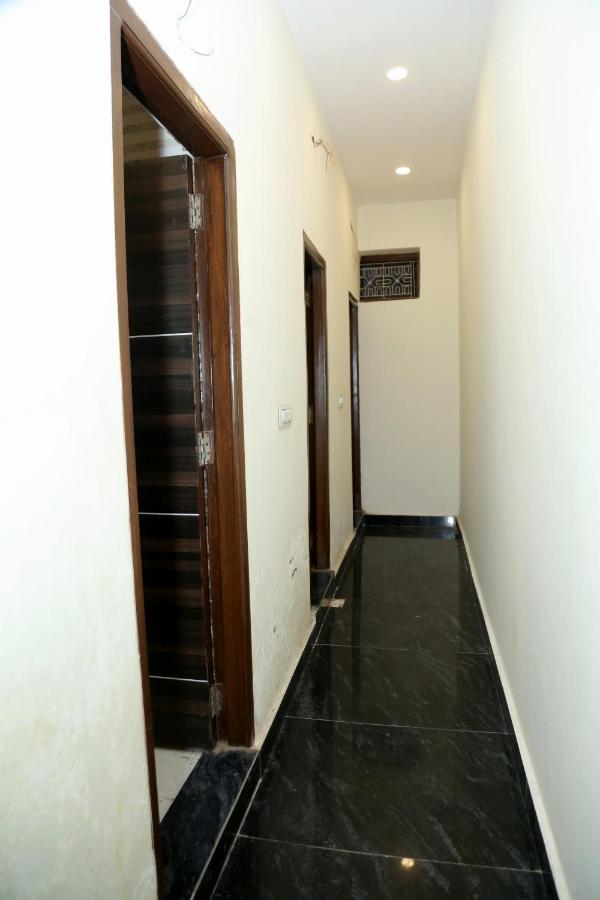 The Charlie'S Hostel นิวเดลี ภายนอก รูปภาพ