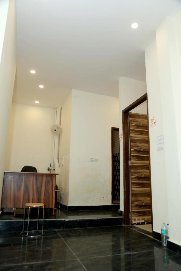 The Charlie'S Hostel นิวเดลี ภายนอก รูปภาพ